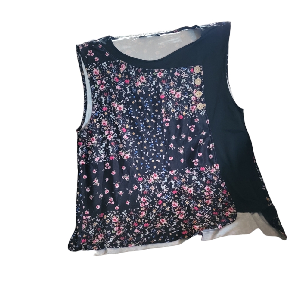 NWOT Large LoveU. Dear Floral Top